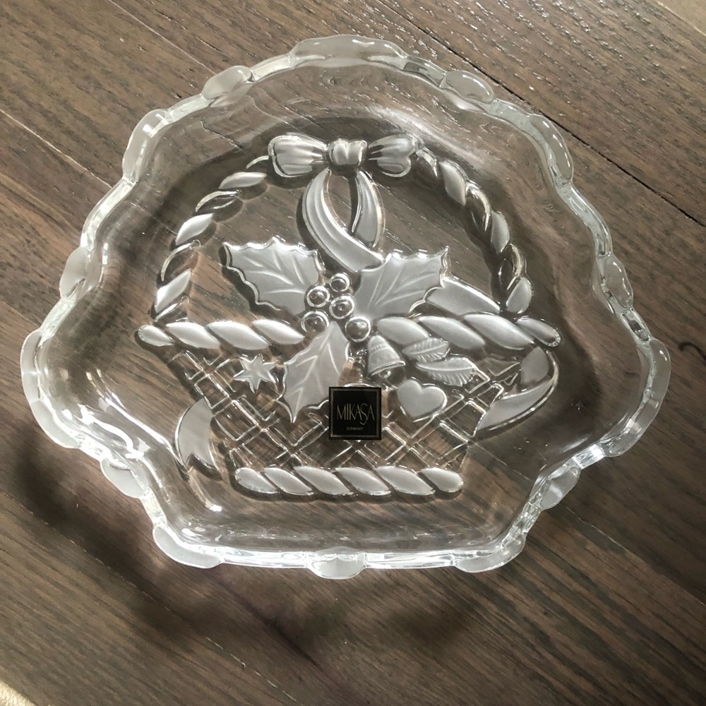 Mikasa Sweet Dish Christmas Poinsettia Basket